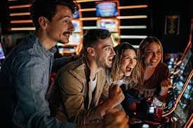 Studio dealer langsung slotgg dengan streaming video HD dan dealer profesional